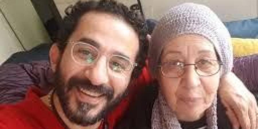 بعد
      وفاتها..
      كيف
      تحدث
      أحمد
      حلمي
      عن
      والدته
      الراحلة