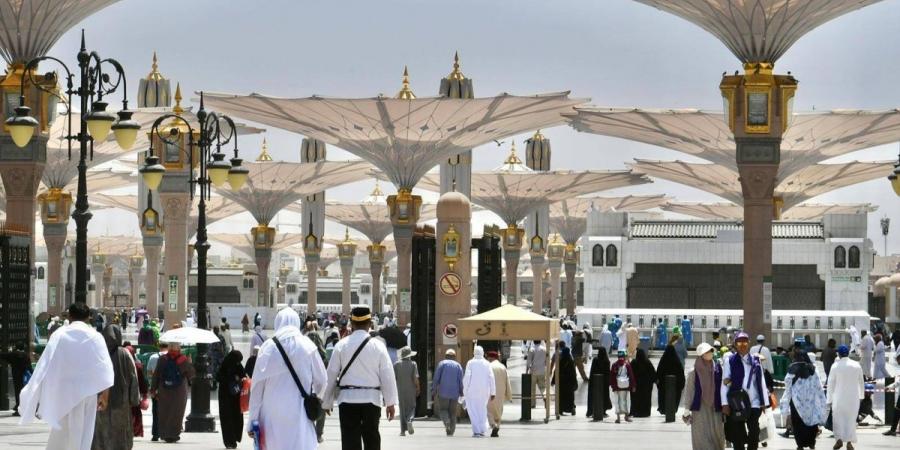 مظلات المسجد النبوي تُسهم في تهيئة أجواء معتدلة للمصلين والزوار