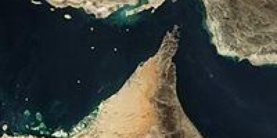 رئيس
      لجنة
      الأمن
      القومي
      بالبرلمان
      الإيراني:
      مضيق
      هرمز
      سيادي
      ولن
      يكون
      مادة
      للمساومة
      مع
      واشنطن