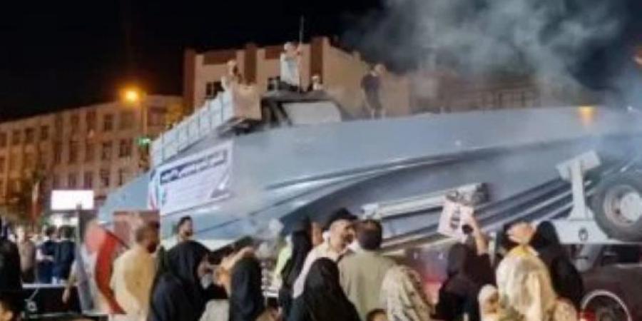 «27 رجب».. الحرس الثورى يكشف عن زورق هجومى سريع جديد مزود بصواريخ كروز بحرية