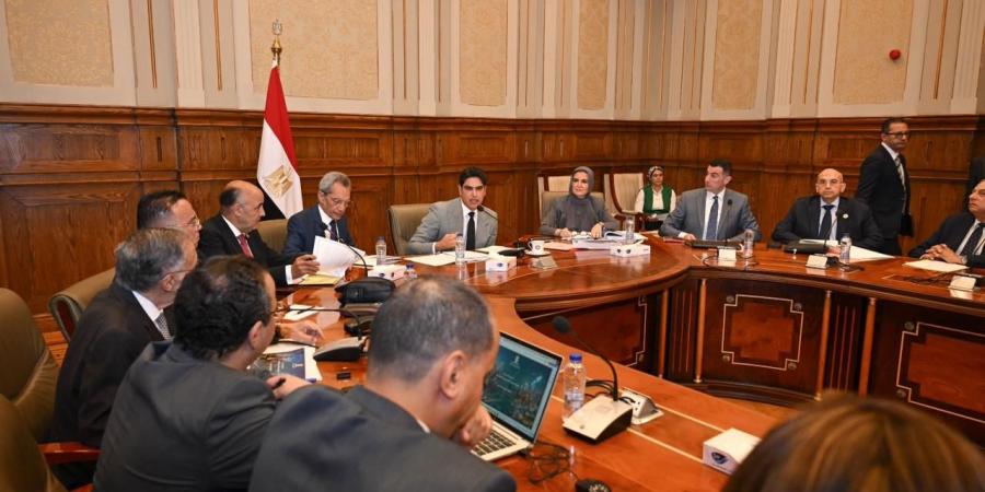 برئاسة
      النائب
      أحمد
      أبو
      هشيمة..
      "اقتصادية
      الشيوخ"
      تبدأ
      مناقشة
      مشروع
      قانون
      خطة
      التنمية
      الاقتصادية
      والاجتماعية
      بحضور
      ممثلي
      الحكومة