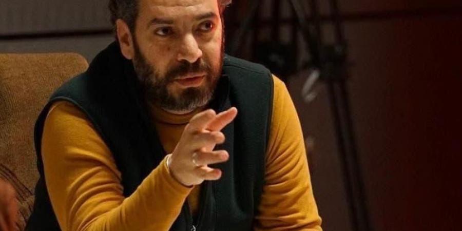 "فكرته
      من
      20
      سنة"..
      وائل
      حمدي
      يكشف
      تفاصيل
      تحضير
      مسلسل
      ورد
      على
      فل
      وياسمين