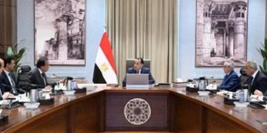 رئيس الوزراء يتابع إجراءات إحكام وتعزيز الرقابة على مصانع إنتاج الأغذية