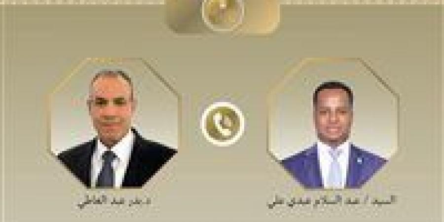 وزير
      الخارجية
      يبحث
      هاتفياً
      مع
      نظيره
      الصومالي
      تطورات
      الأوضاع
      الأمنية
      في
      مقديشيو
