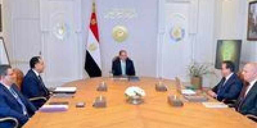 الرئيس
      السيسي
      يجتمع
      مع
      رئيس
      الوزراء
      ووزير
      الصحة