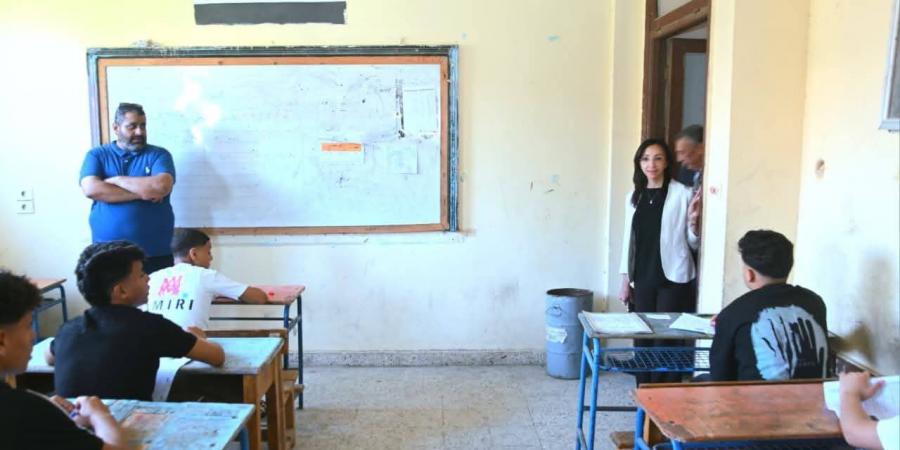 جولة
      ميدانية
      لمتابعة
      الامتحانات..
      محافظ
      البحيرة
      تتابع
      انتظام
      لجان
      الإعدادية
      بكفر
      الدوار