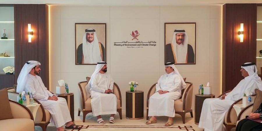  وزير البيئة والتغير المناخي يجتمع مع السفير الإماراتي