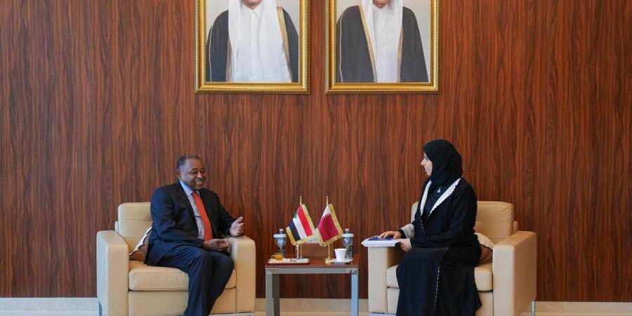 لولوة الخاطر تستعرض مع السفير السوداني التعاون والشراكات بين مؤسسات التعليم العالي
