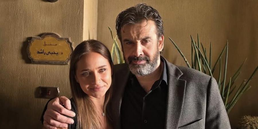 من
      أمام
      منزل
      يحيى
      راشد..
      الصورة
      الأولى
      لـ
      كريم
      عبد
      العزيز
      ونيللي
      كريم
      من
      كواليس
      فيلم
      الفيل
      الازرق
      3