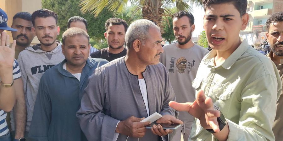 كان
      بيجهز
      لفرح
      أخته
      ..
      أسرة
      أحمد
      الذي
      عُثر
      عليه
      مقتولاً
      بالشرقية
      تروي
      التفاصيل