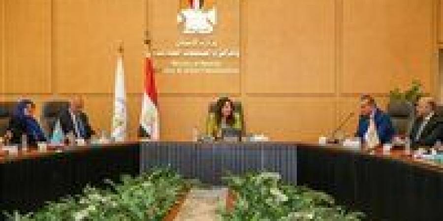 وزيرة
      الإسكان
      تتابع
      موقف
      مشروعات
      مياه
      الشرب
      والصرف
      الصحي
      بمحافظة
      القليوبية
      ومدينة
      العبور