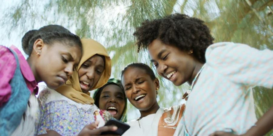 11
      يونيو..
      ملكة
      القطن
      للمخرجة
      سوزانا
      ميرغني
      في
      سينما
      عقيل
      بالإمارات