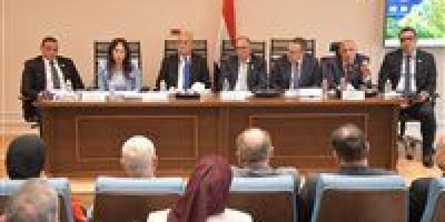 وزيرة
      الإسكان
      من
      البرلمان:
      إطلاق
      منصة
      لتصدير
      العقار
      للأجانب
      بالتعاون
      مع
      وزارتي
      الاتصالات
      والعدل..
      وبدأنا
      المرحلة
      الأولى
      من
      مدينة
      العلمين