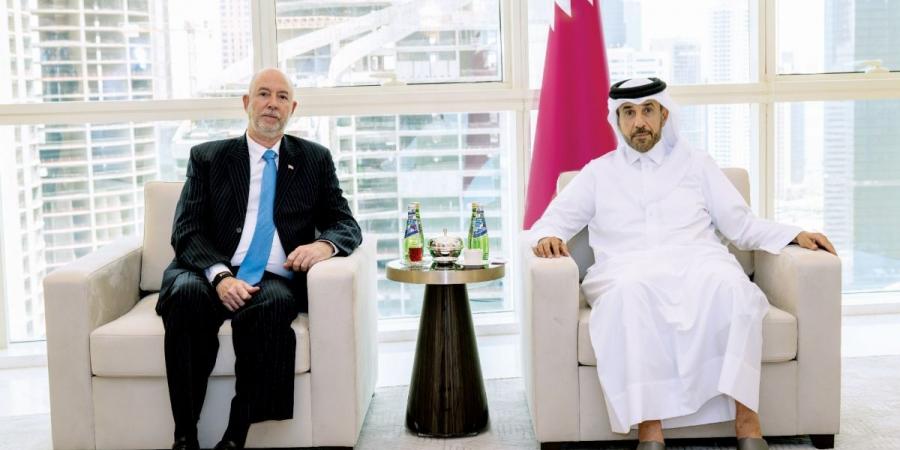 النائب الثاني لرئيس اللجنة الأولمبية يلتقي سفير كوبا