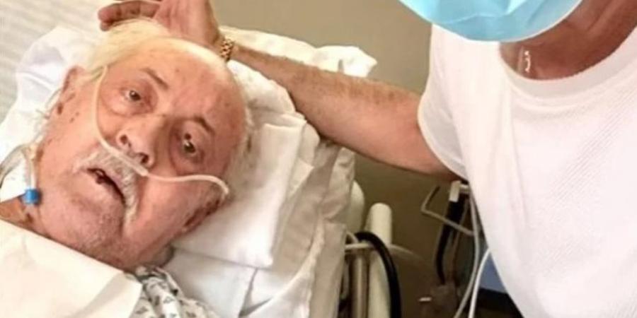 التهاب حاد وضيق في التنفس.. تفاصيل اللحظات الأخيرة في حياة عبد العزيز مخيون