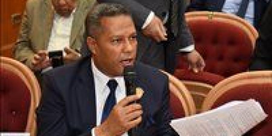 تشديد
      الرقابة
      على
      الميكروباصات..
      في
      مجلس
      الشيوخ..
      النائب
      محمد
      حمزة
      يطالب
      بحلول
      عاجلة
      لأزمة
      المواصلات
      بالإسكندرية