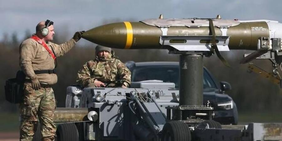 طهران
      تستهدف
      مواقع
      أمريكية
      بالخليج
      ردًا
      على
      ضربات
      واشنطن