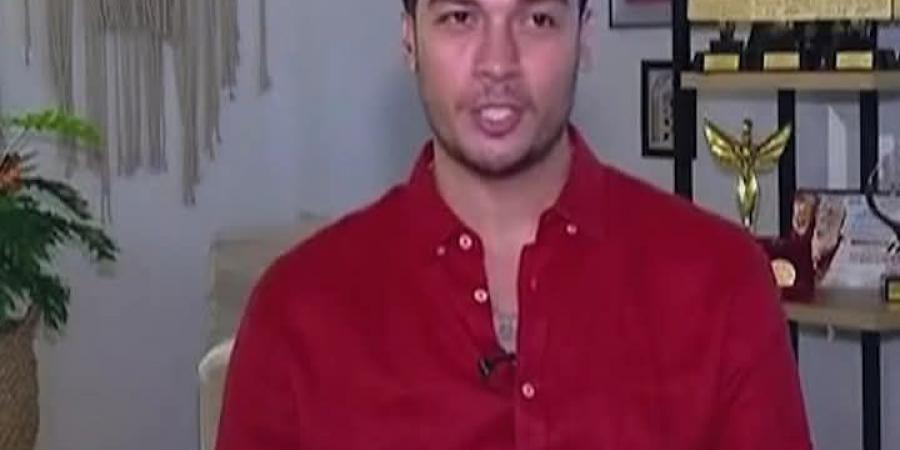 أحمد
      عبد
      الوهاب
      :
      "مراتي
      لما
      بتشوف
      مسلسل
      ورد
      على
      فل
      وياسمين
      بتعيط
      وتقولي
      انت
      لسة
      بتحبني؟"