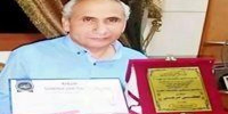 بعد
      أيام
      من
      الجريمة..
      وفاة
      قاتل
      الدكتور
      لطفي
      مرعي
      داخل
      المستشفى
      بعد
      طعن
      نفسه