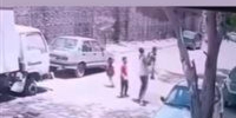 رفعه
      ورماه
      على
      الأرض..
      الداخلية
      تفحص
      فيديو
      اعتداء
      صادم
      على
      طفل
      في
      الدويقة
      بالقاهرة