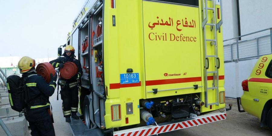 الدفاع المدني يسيطر على حريق مستودع في منطقة الوكرة بدون مصابين