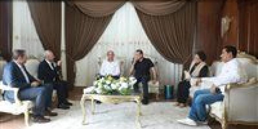 وزير
      الصحة
      يترأس
      اجتماع
      اللجنة
      التنسيقية
      لمنظومة
      التأمين
      الصحي
      الشامل
      استعداداً
      لإطلاقها
      بالمحافظة