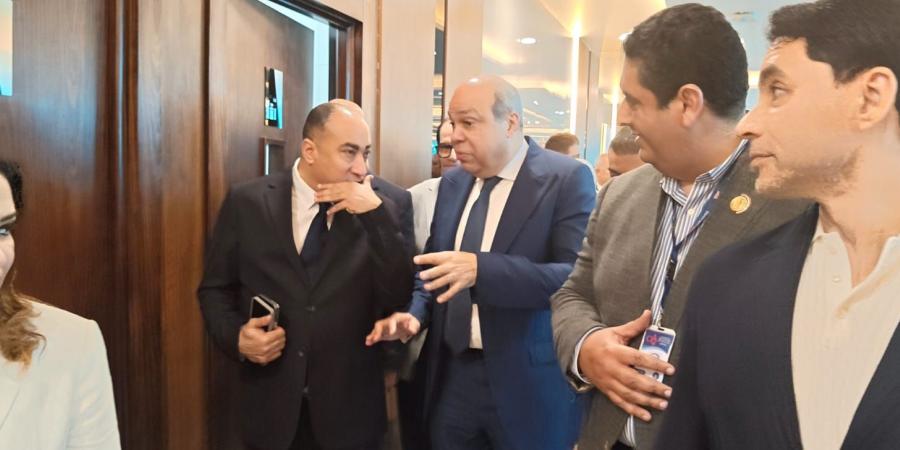 النائب
      عمرو
      رشاد:
      تطوير
      مطار
      القاهرة
      يعكس
      رؤية
      الدولة
      لتحديث
      قطاع
      الطيران
      وتعزيز
      التحول
      الرقمي