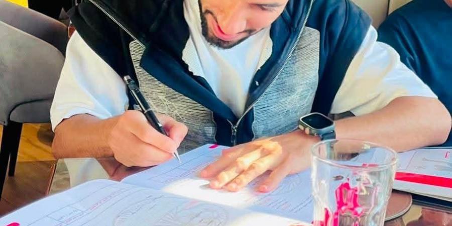 مودرن
      سبورت
      يتعاقد
      مع
      محمد
      غريب
      تيتو
      ظهير
      أيسر
      المريخ
      البورسعيدي
      4
      مواسم