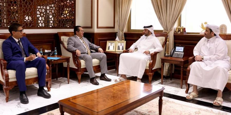 وزير البلدية يجتمع مع سفير كازاخستان