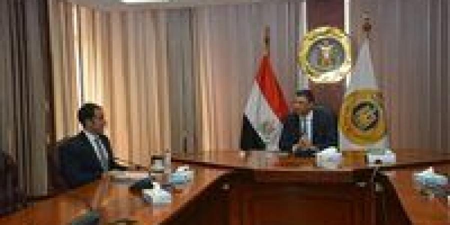 وزير الصناعة يبحث مع شركة جيد تكستايل إيجيبت خططها للتوسع في السوق المصري