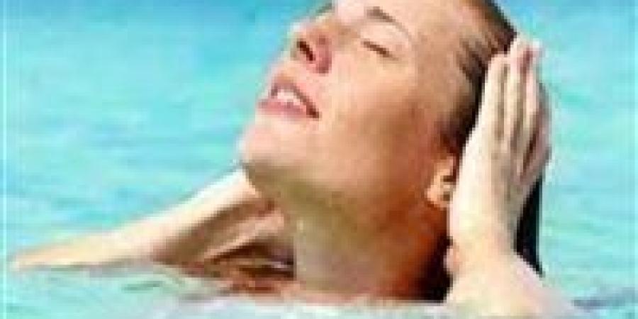 وداعًا لهيشان المصيف.. روتين ذهبي يعيد لشعرك النعومة واللمعان