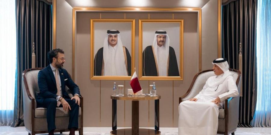 وزير الدولة للشؤون الخارجية يجتمع مع السفير الإسباني