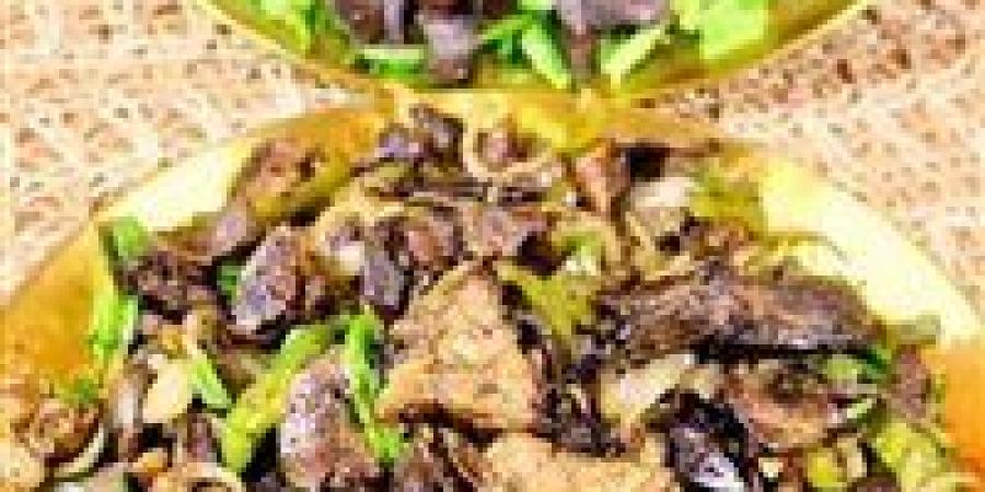 سر
      الطعم
      الشعبي
      الأصيل..والوصفه
      الصحية
      بمهارة
      ..الكبدة
      الجملي
      المتسبكة
      بطعم
      شهي