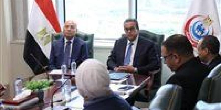 وزير
      الصحة
      ومحافظ
      القاهرة
      يبحثان
      تعزيز
      التعاون
      لتطوير
      الخدمات
      الطبية
      بالعاصمة