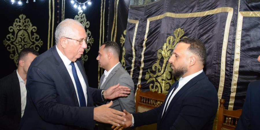 رئيس
      زراعة
      النواب
      يقدم
      واجب
      العزاء
      في
      الزميل
      مصطفى
      الشربيني
      مسؤول
      الملف
      البرلماني
      بموقع
      تحيا
      مصر..فيديو
