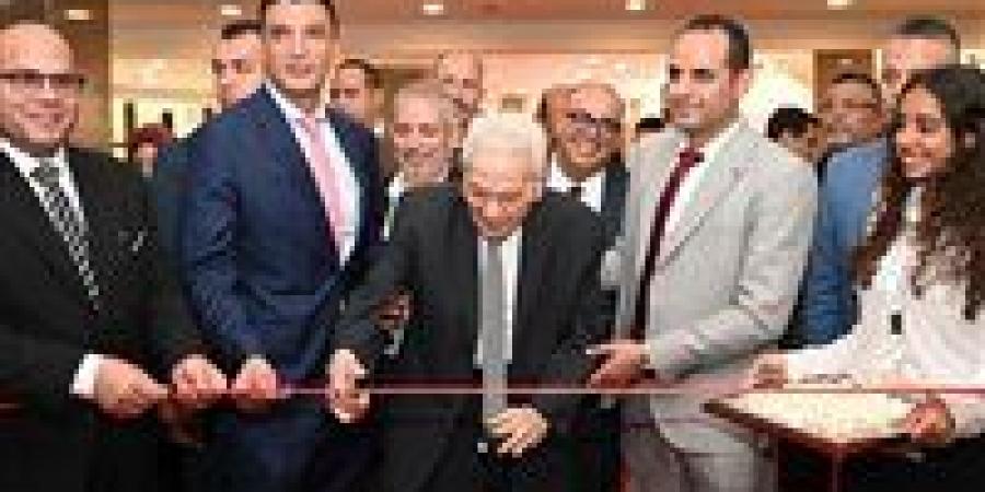 وزير
      الصناعة
      يفتتح
      معرض
      تكنوبرنت
      الدولي
      الثالث
      عشر
      المتخصص
      في
      صناعات
      الطباعة
      والتغليف
