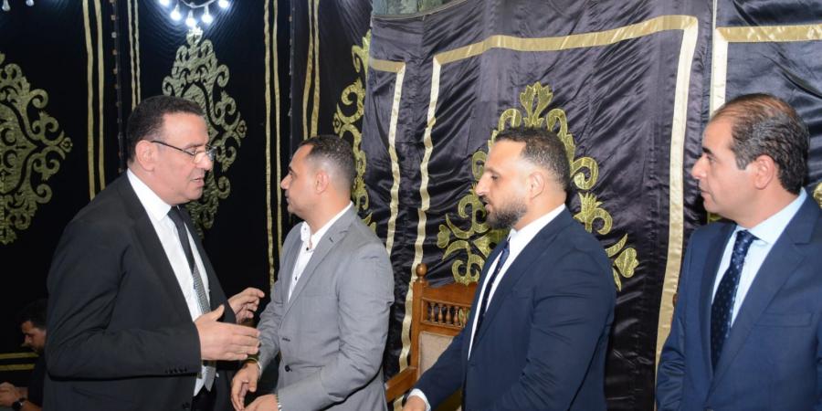 د.
      صلاح
      حسب
      الله
      يقدم
      واجب
      العزاء
      في
      وفاة
      الزميل
      مصطفى
      الشربيني
      مسؤول
      ملف
      البرلمان
      بموقع
      تحيا
      مصر