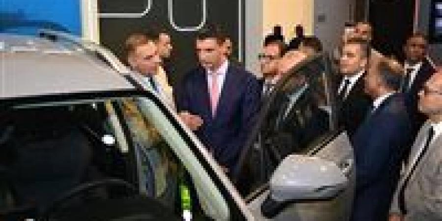 وزير
      الصناعة
      يشارك
      بفعاليات
      افتتاح
      النسخة
      الثالثة
      من
      معرض
      الأهرام
      لسيارات
      النقل
      2026