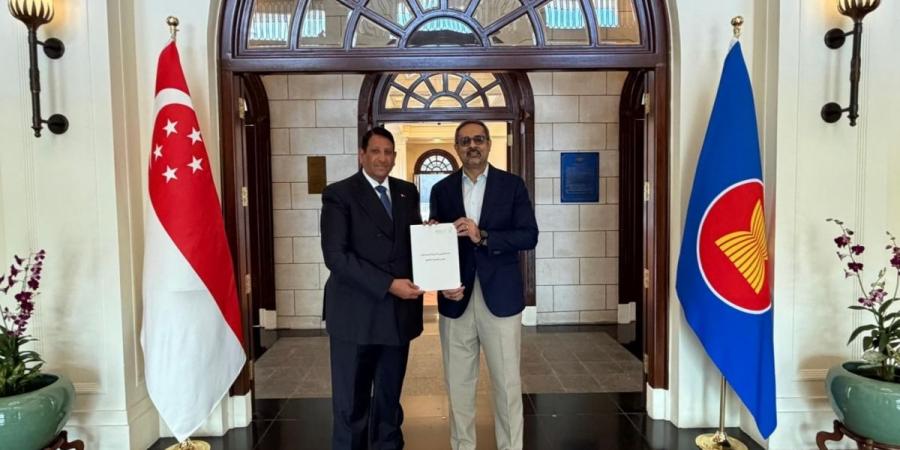 سمو الأمير يبعث رسالة خطية إلى رئيس سنغافورة