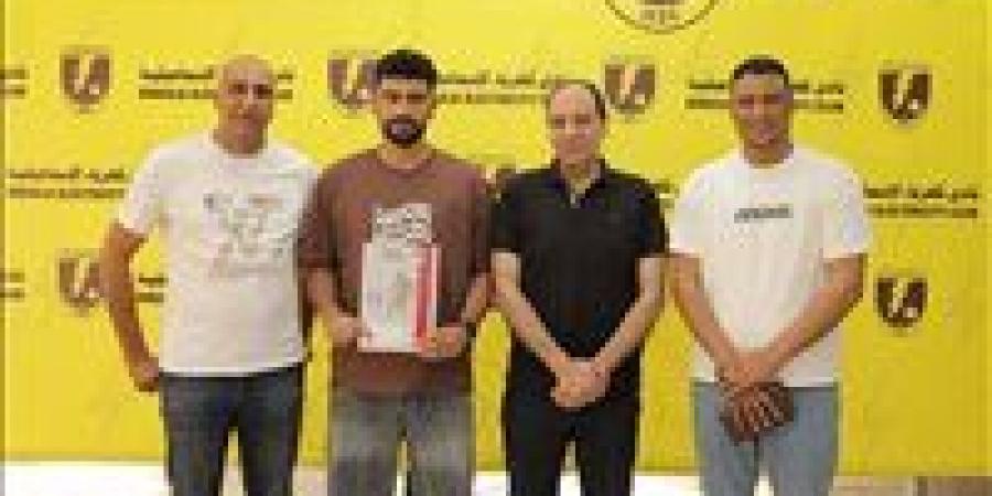 كهرباء
      الإسماعيلية
      يتعاقد
      مع
      أكرم
      عبدربه
      مهاجم
      القناة
      موسمين