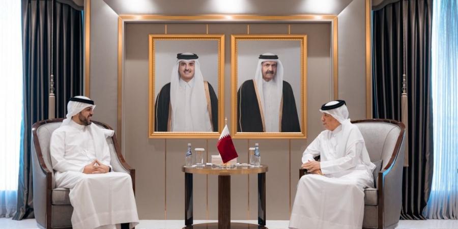 وزير الدولة للشؤون الخارجية يجتمع مع السفير الكويتي
