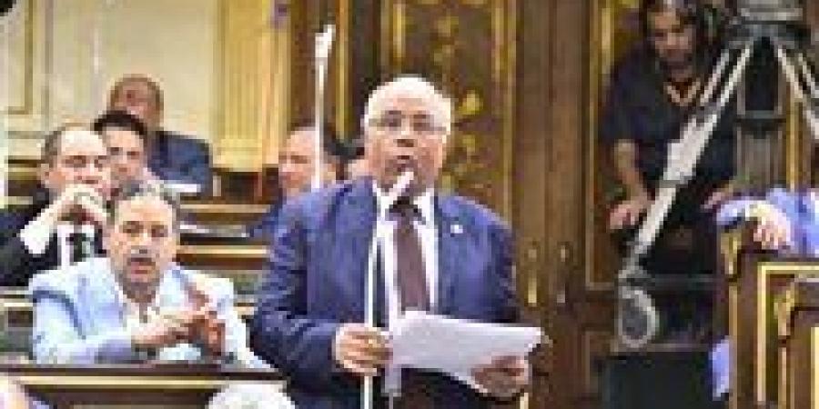 النائب
      محمد
      عطية
      الفيومي:
      الإيجار
      المنتهي
      بالتملك
      للأراضي
      الصناعية
      يحرر
      السيولة
      ويعزز
      تنافسية
      الصناعة
      المصرية