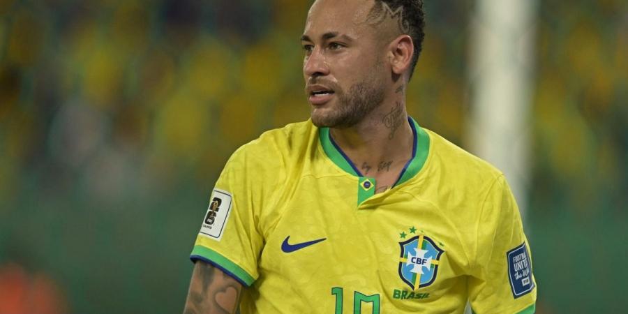 رئيس البرازيل يسخر من نيمار: أول لاعب في العالم يعمل عن بُعد