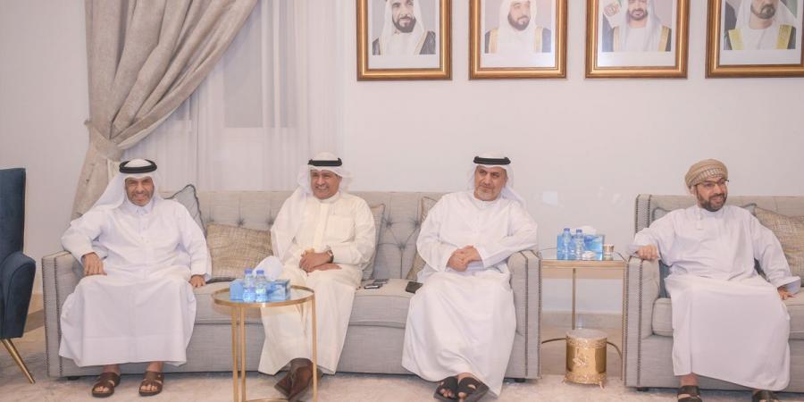 سفير الإمارات يكرّم نظيره العُماني بمناسبة انتهاء مهامه