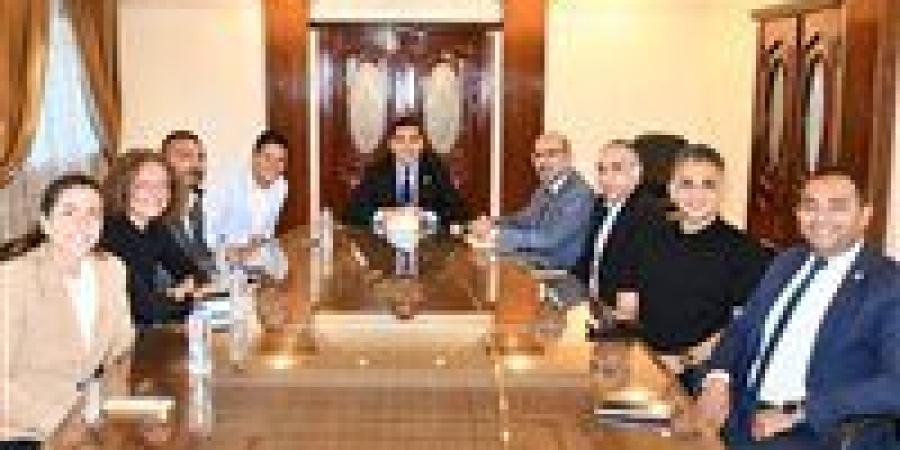 جوهر
      نبيل
      يبحث
      مع
      عمرو
      منسي
      الفعاليات
      الرياضية
      المقبلة