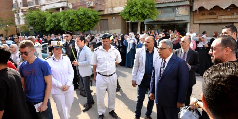 محافظ
      الدقهلية
      يتفقد
      انتظام
      دخول
      الطلاب
      للجان
      الثانوية
      العامة
      ويؤكد:
      لا
      تهاون
      مع
      الغش
      وتحقيق
      العدالة
      أولوية