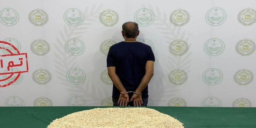 مكافحة المخدرات تضبط مقيمًا في الطائف لترويجه أكثر من 154 ألف قرص من الإمفيتامين المخدر