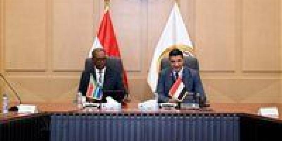 وزير
      الصناعة
      يبحث
      مع
      وزير
      التجارة
      الجنوب
      إفريقي
      سبل
      تعزيز
      التعاون
      الاقتصادي
      وتحقيق
      التكامل
      الصناعي