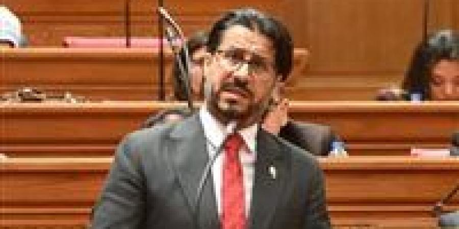 النائب
      أحمد
      البرلسي:
      الحكومة
      تعتبر
      رغيف
      العيش
      والسلع
      التموينية
      عبئا..
      والدين
      العام
      ضعفه
      14
      مرة
      وتراه
      إصلاح
      اقتصادي