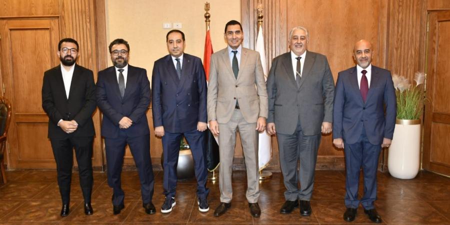 جوهر
      نبيل
      يبحث
      مع
      تاي
      هاوس
      وروابط
      الرياضية
      دعم
      الأبطال
      الرياضيين
